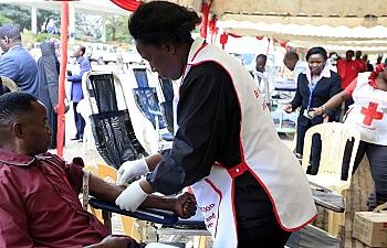 Ouganda : 1 médecin disponible pour 6 400 habitants, la pénurie de personnel de santé inquiète