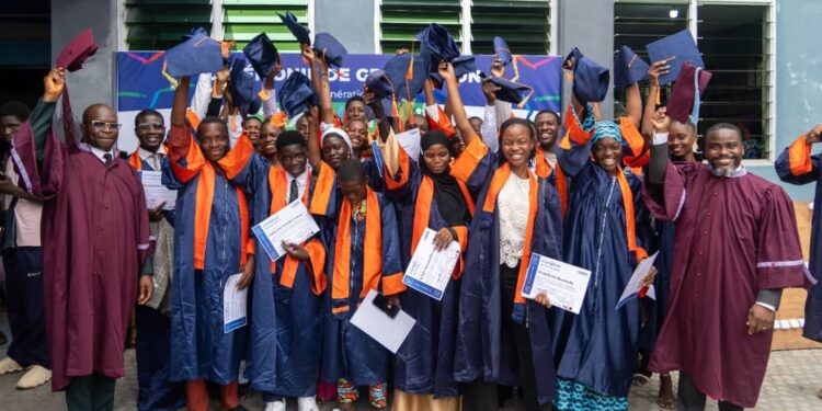 Formation professionnelle et insertion des jeunes : 600 jeunes béninois diplômés grâce à l&rsquo;IYF Weekend Academy