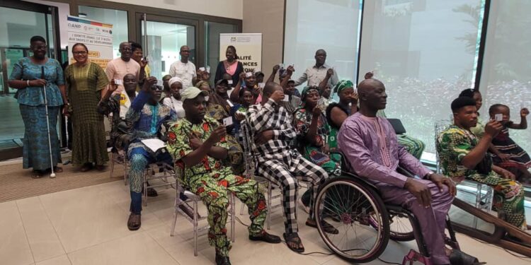Inclusion sociale et accès aux droits au Bénin : plus de 1 400 cartes d’Égalité des Chances remises aux personnes en situation de handicap