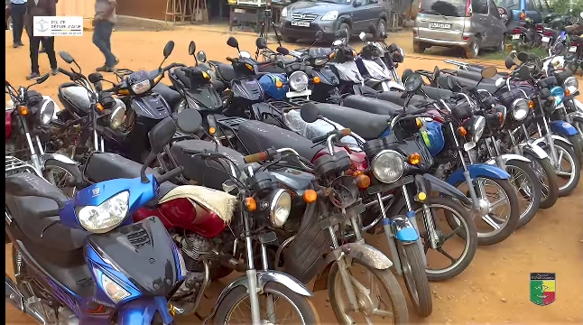 Opération policière dans l’Atlantique: Un cimetière de motos découvert chez un revendeur à Abomey-calavi
