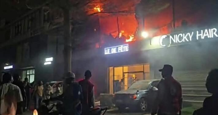 Drame en RDC: Un incendie dans une salle de réception fait au moins 12 morts à Kinshasa