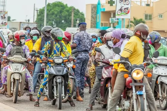 Contrôles routiers renforcés au Bénin: Motocyclistes, les bons réflexes à adopter au guidon