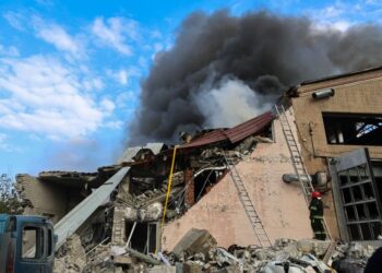 Guerre en Ukraine: Les frappes se poursuivent malgré l’annonce de Donald Trump