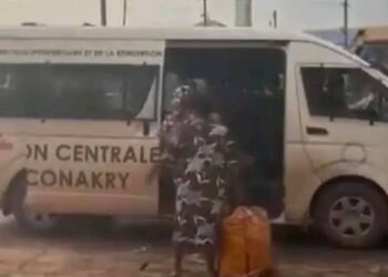 Guinée Conakry: Un gardien de prison suspendu pour avoir transporté des civils à bord d&rsquo;un véhicule pénitentiaire