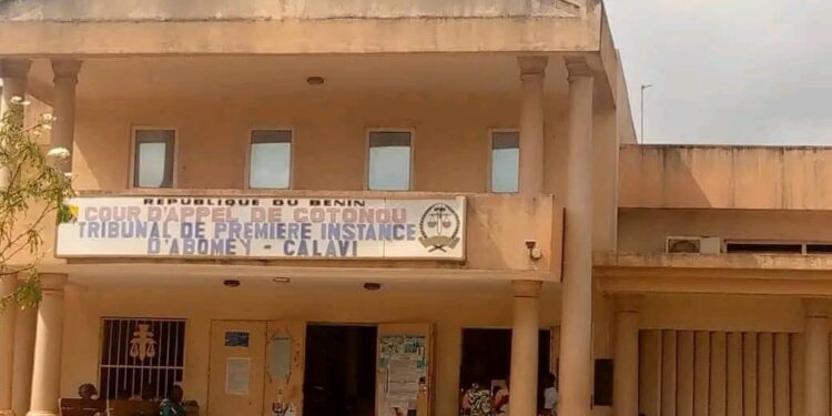 Tribunal d’Abomey Calavi: Un chirurgien poursuivi pour refus d’évacuation sanitaire.