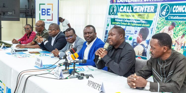 Lancement du Call center et du concours Établissement le plus propre dans le département de l’Atlantique: Le DDES Dr Mathias Amour AHOMADEGBE dit non pour l’absentéisme des apprenants au cours et oui pour un cadre de vie sain dans les écoles.