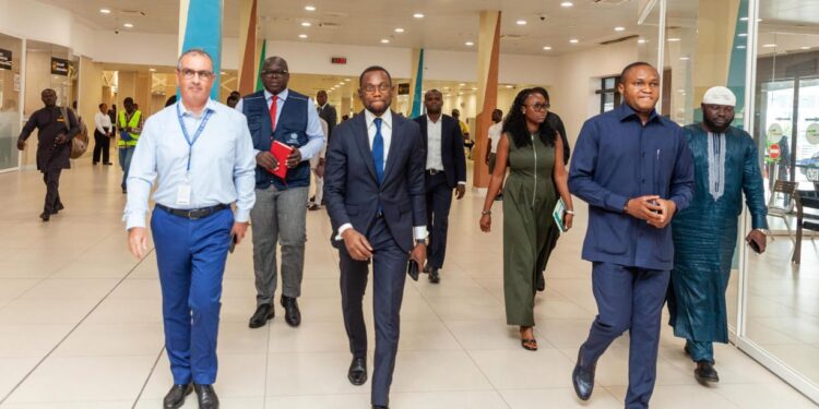 Prévention d’Ebola au Bénin : Benjamin Hounkpatin inspecte le dispositif sanitaire à l’aéroport de Cotonou