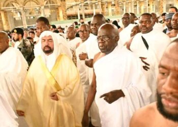 Nigeria : en Arabie saoudite, Bola Tinubu prie pour la paix et la prospérité de son pays