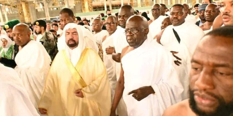 Nigeria : en Arabie saoudite, Bola Tinubu prie pour la paix et la prospérité de son pays
