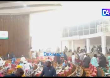 Sénégal: Un dégagement de fumée provoque l’évacuation de l’hémicycle en pleine séance budgétaire