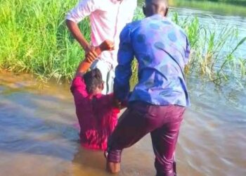 Congo-Brazzaville: Trois fidèles portés disparus dans une rivière lors d’une cérémonie de baptême, le pasteur interpellé
