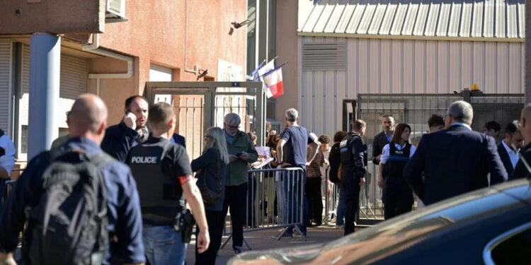 France: Un adolescent ouvre le feu dans son collège et blesse deux membres du personnel