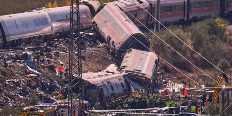 Catastrophe ferroviaire en Espagne: Au moins 69 morts enregistrés dans une collision entre trains, trois jours de deuil national décrétés