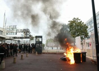 Mobilisations lycéennes en France : Les blocus, manifestations et incidents se multiplient
