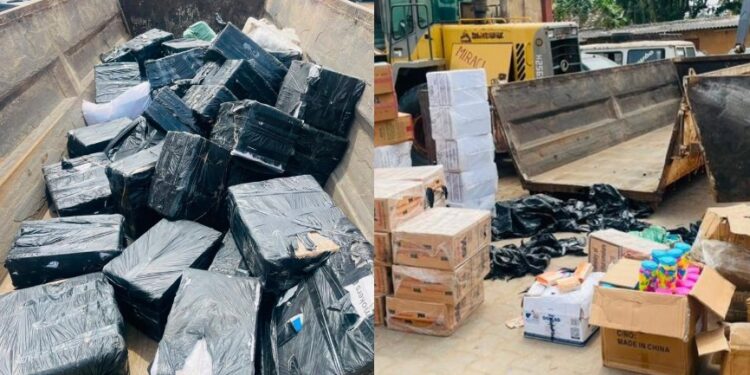 Lutte contre la contrebande à Sèmè-Podji: 21 000 paquets de cigarettes découverts sous des déchets ménagers à Ekpè